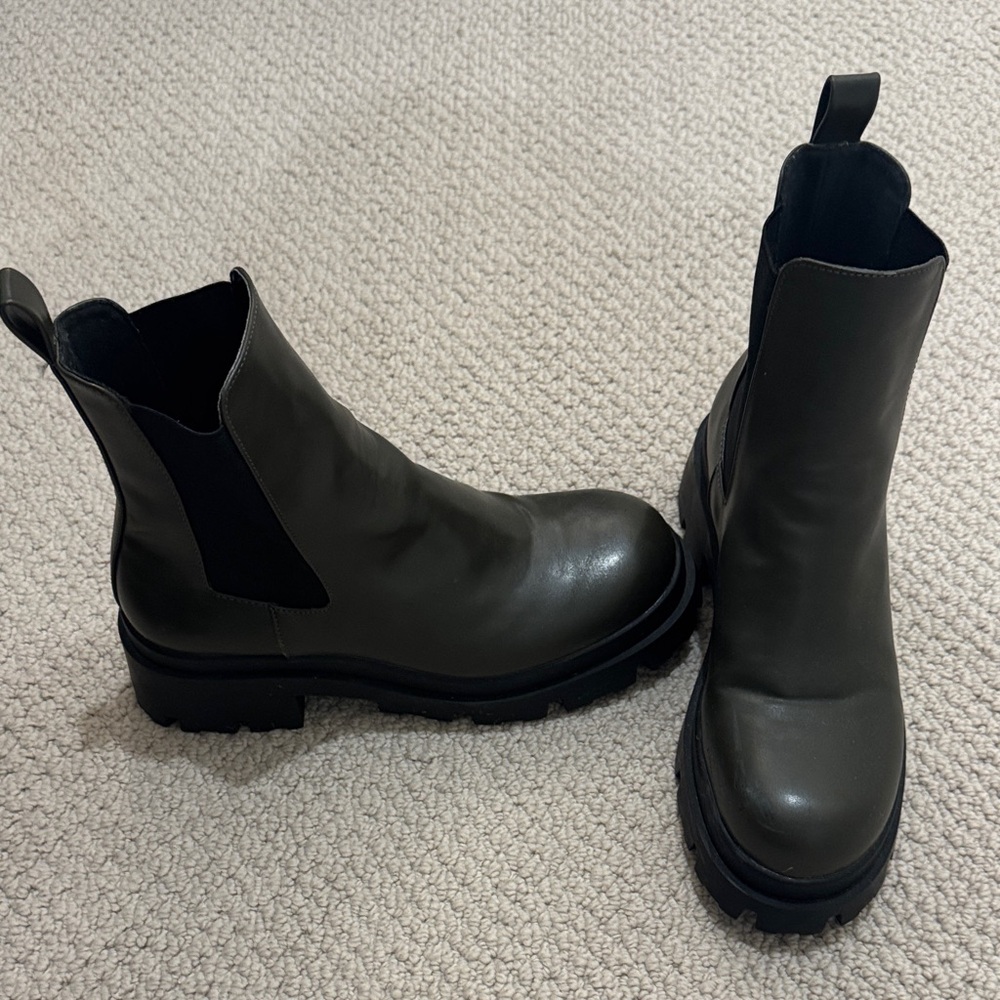 Zara Women’s Dark Green Chelsea Boots